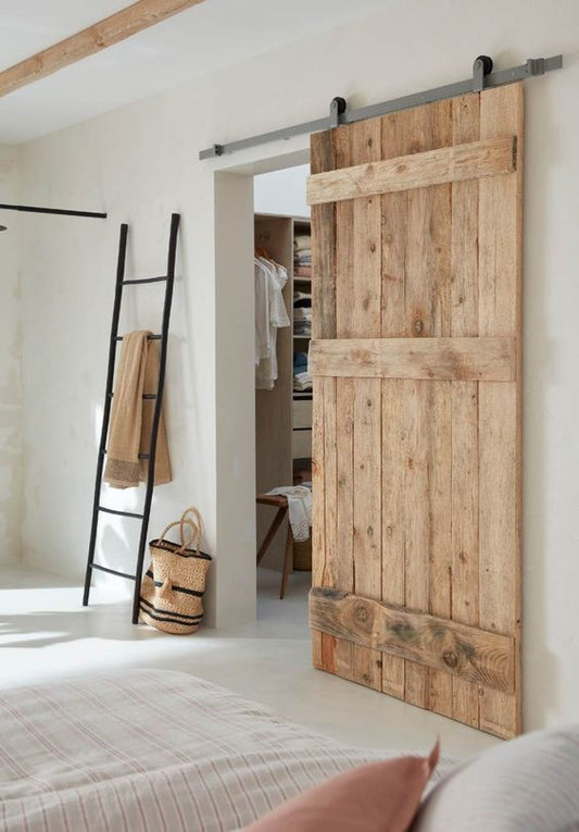 Porte en bois massif coulissante (Pic vert) - TimberSteel Atelier