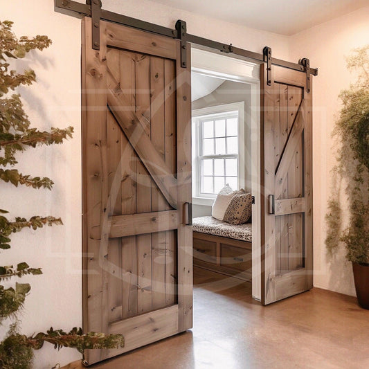 Portes coulissantes sur rails en bois massif recyclé avec finition naturelle et design rustique.