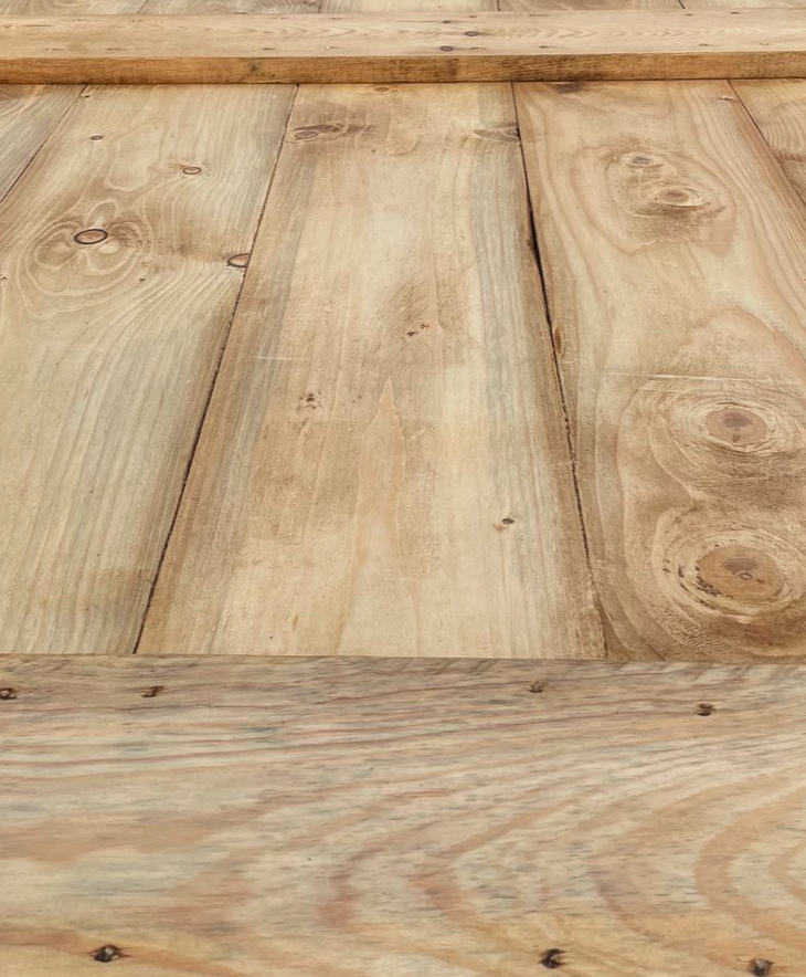 Porte en bois massif coulissante (Pic vert) - TimberSteel Atelier