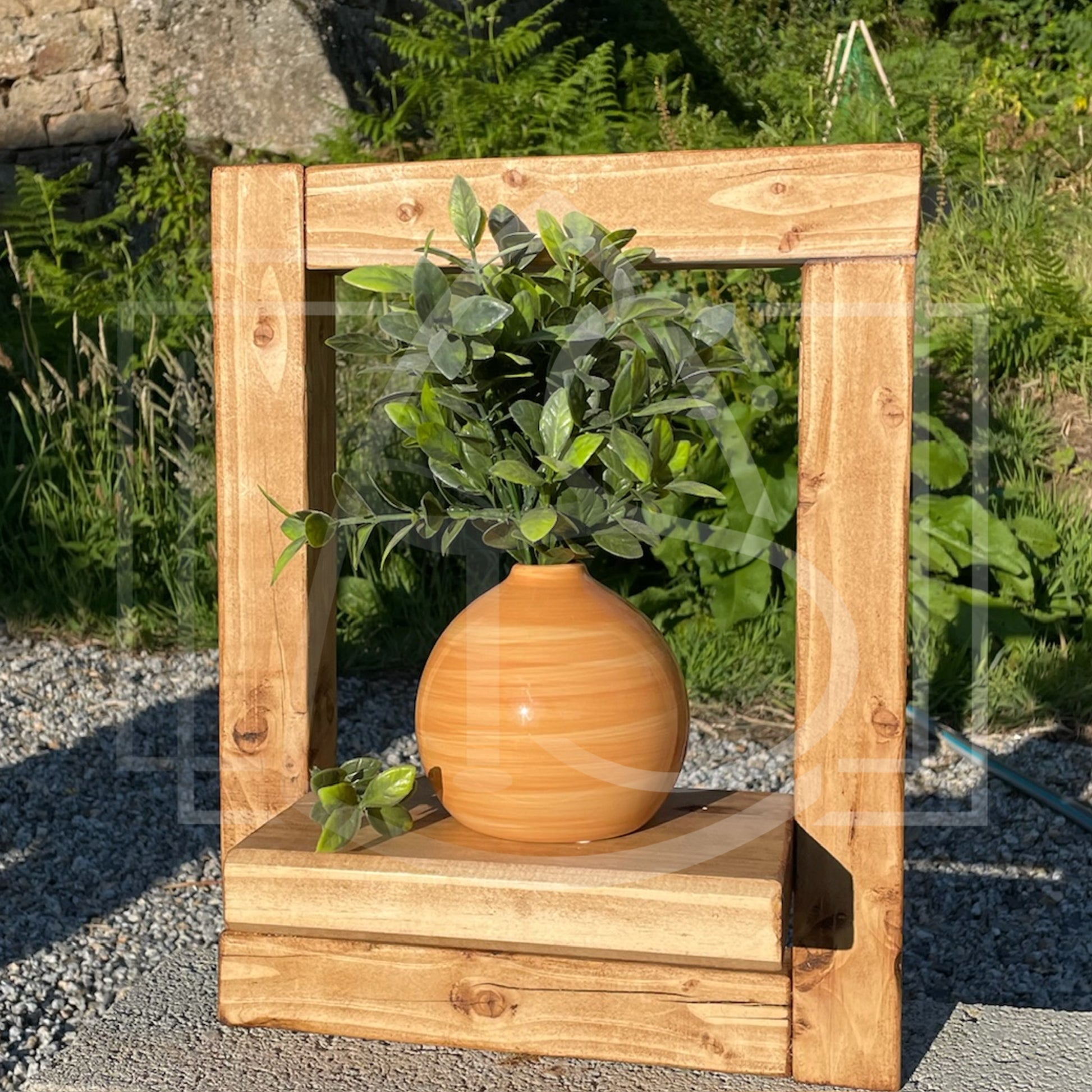 Cadre porte-plante mural en bois massif – Écorce - TimberSteel Atelier